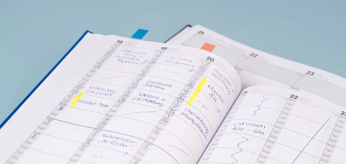Lehrerkalender mit Notizen